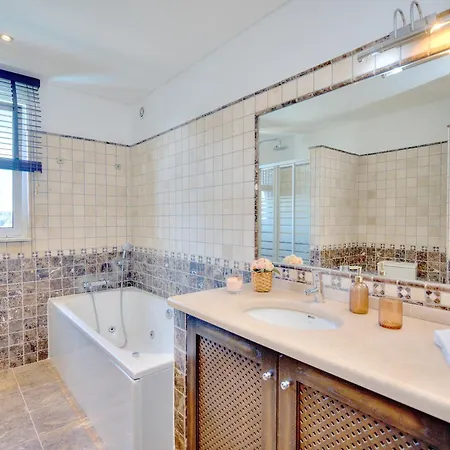 Pebble Beach & Country House Quarteira